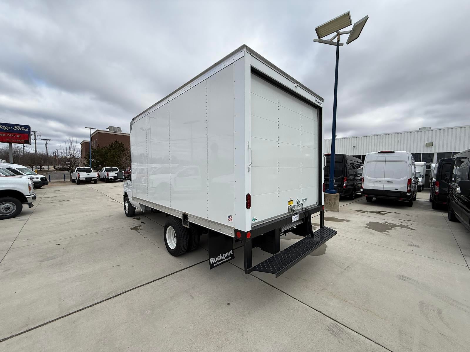 2025 Ford E-350 Base