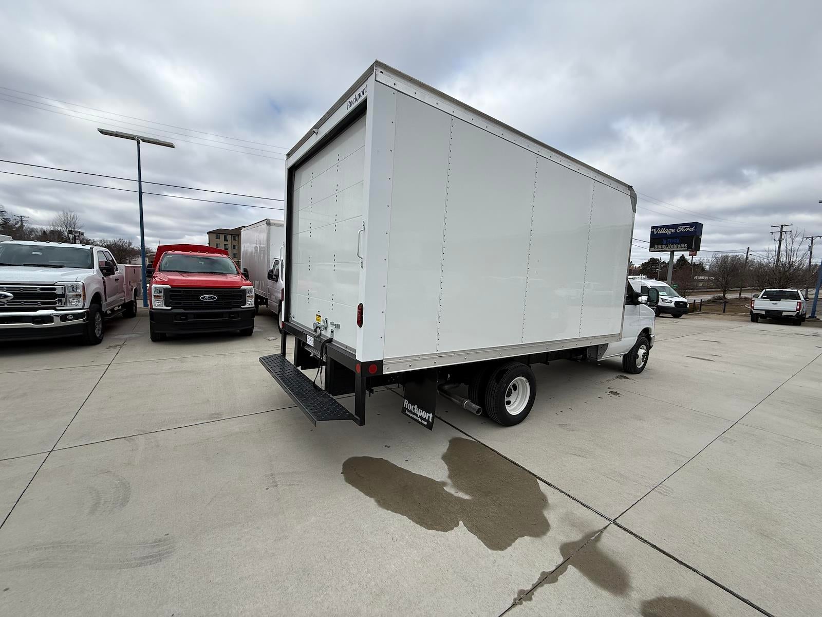 2025 Ford E-350 Base