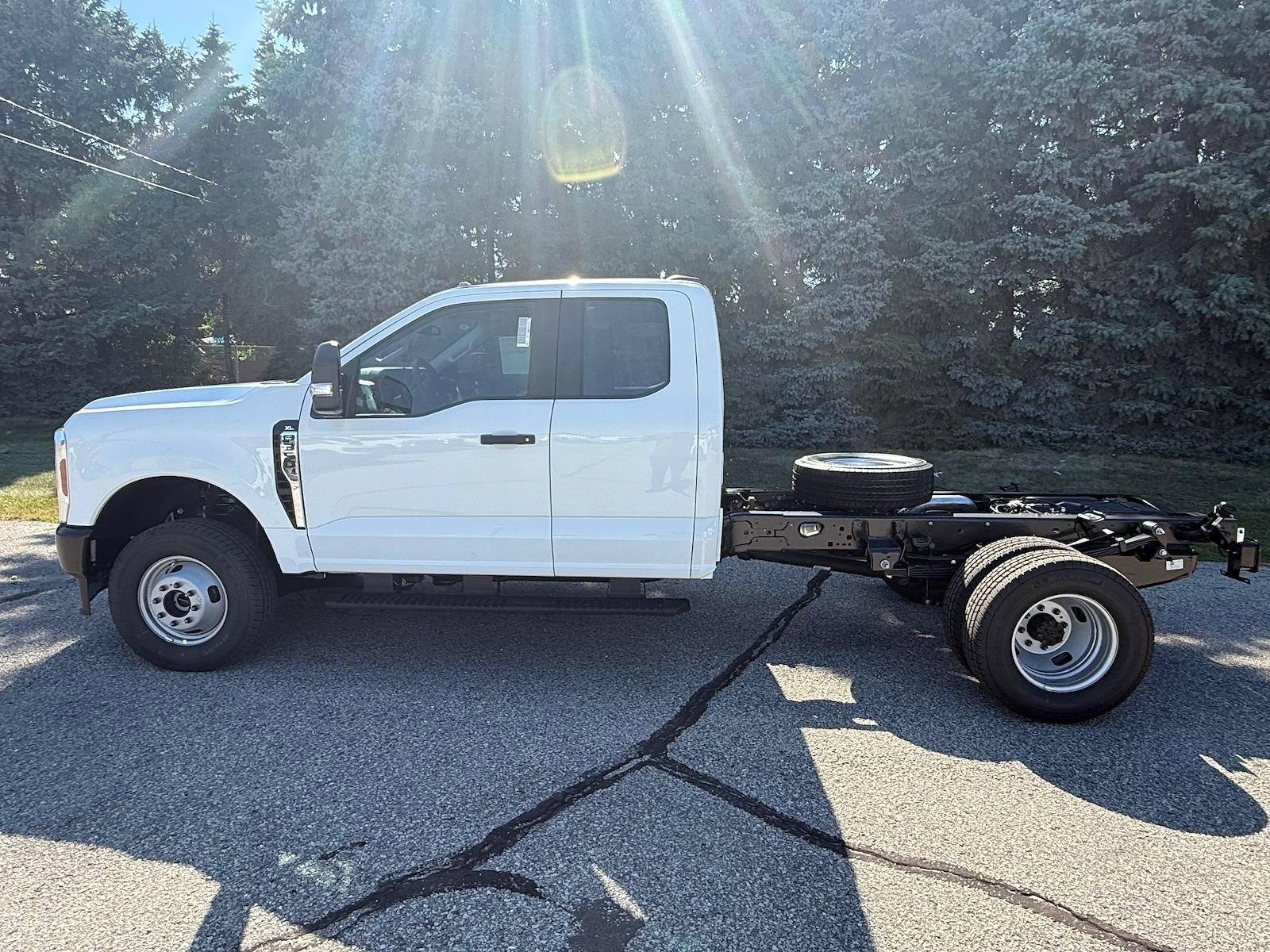 2025 Ford Super Duty F-350 DRW XL