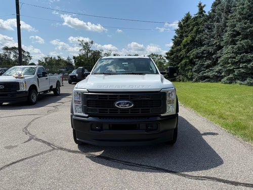 2025 Ford Super Duty F-550 DRW XL