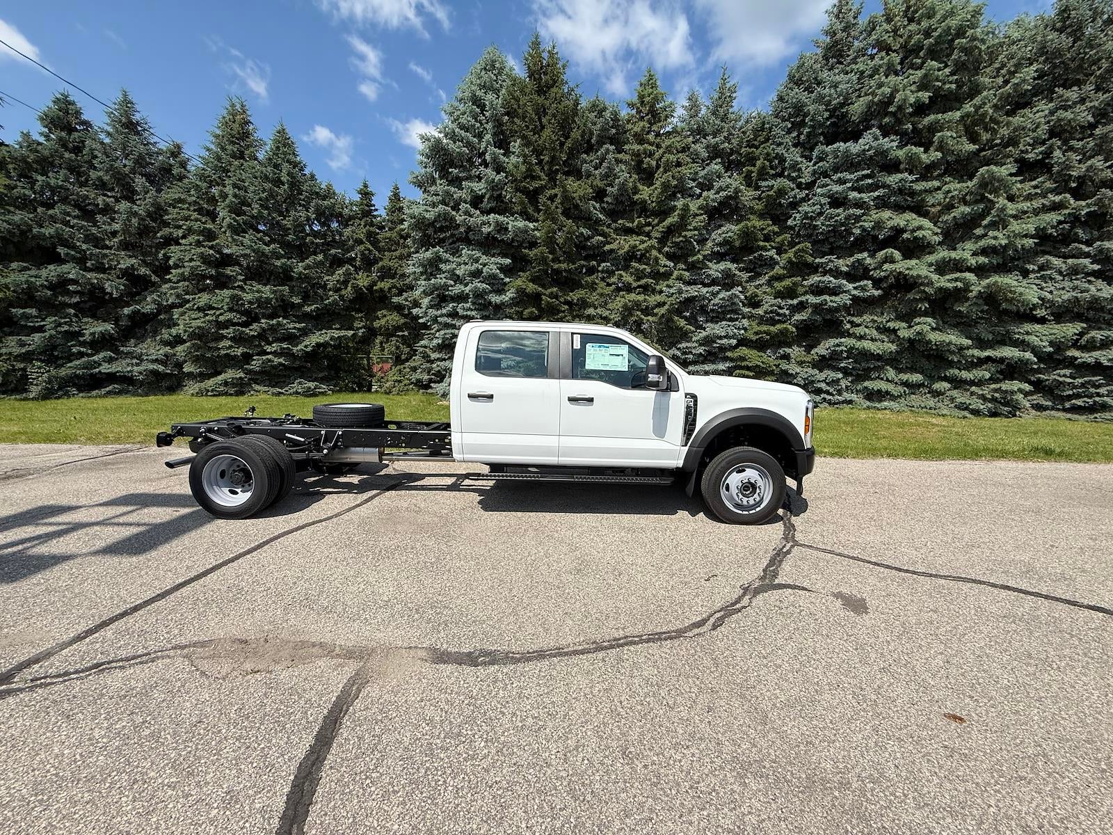 2025 Ford Super Duty F-550 DRW XL