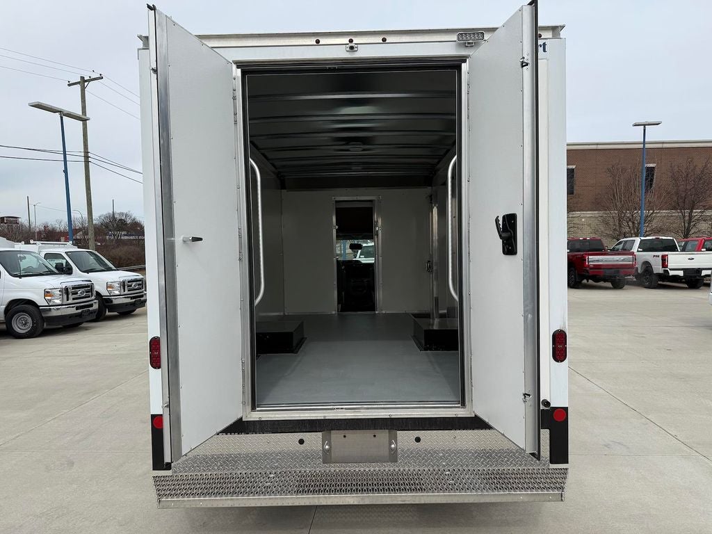 2025 Ford E-350SD Base Cutaway