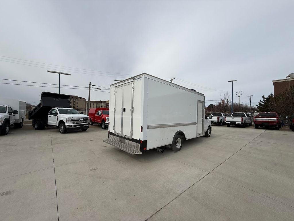 2025 Ford E-350SD Base Cutaway