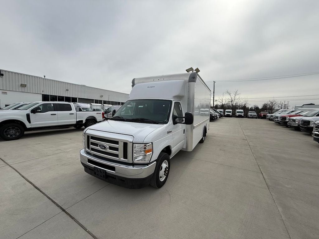2025 Ford E-350SD Base Cutaway