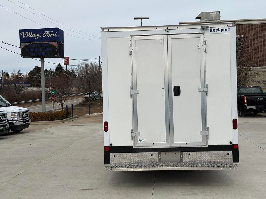 2025 Ford E-350SD Base Cutaway