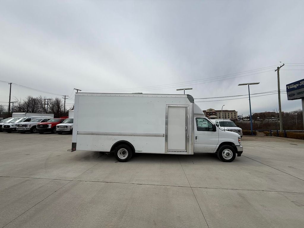 2025 Ford E-350SD Base Cutaway