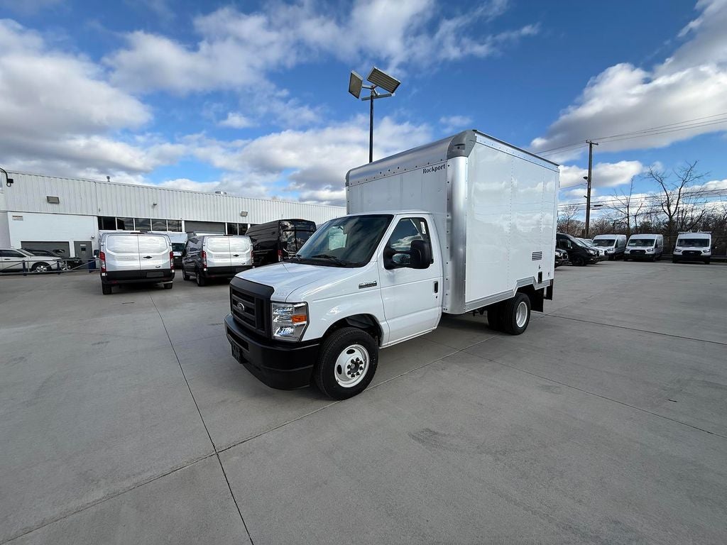 2025 Ford E-350SD Base Cutaway