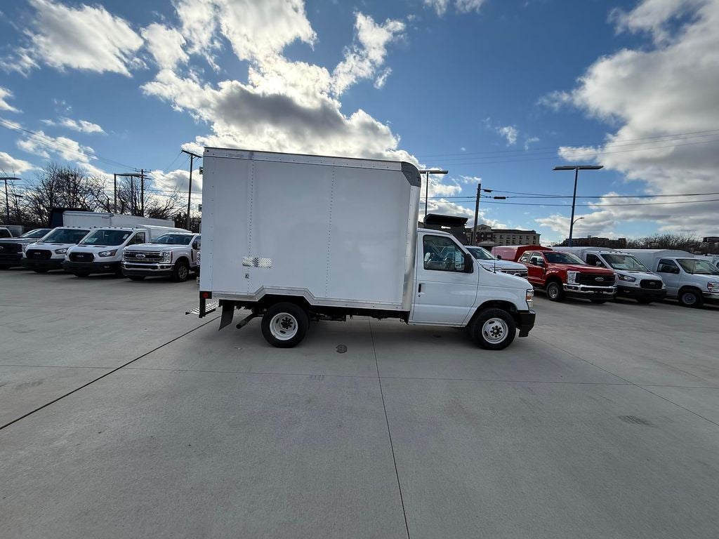 2025 Ford E-350SD Base Cutaway