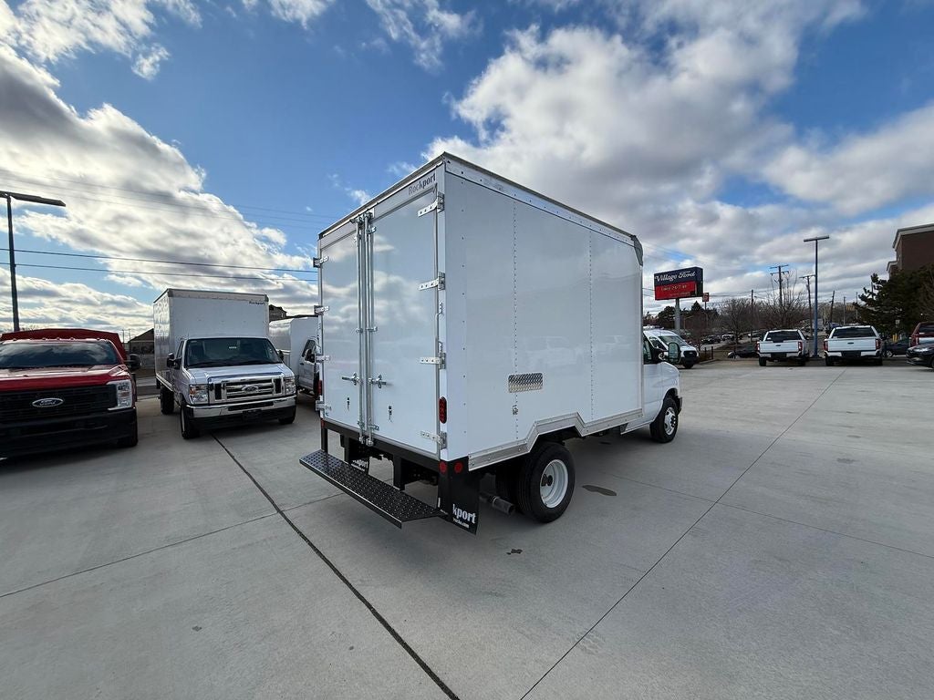 2025 Ford E-350SD Base Cutaway