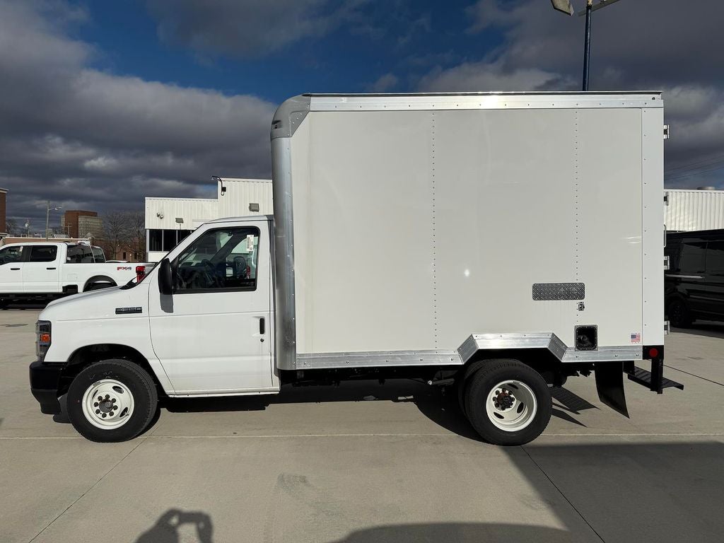2025 Ford E-350SD Base Cutaway