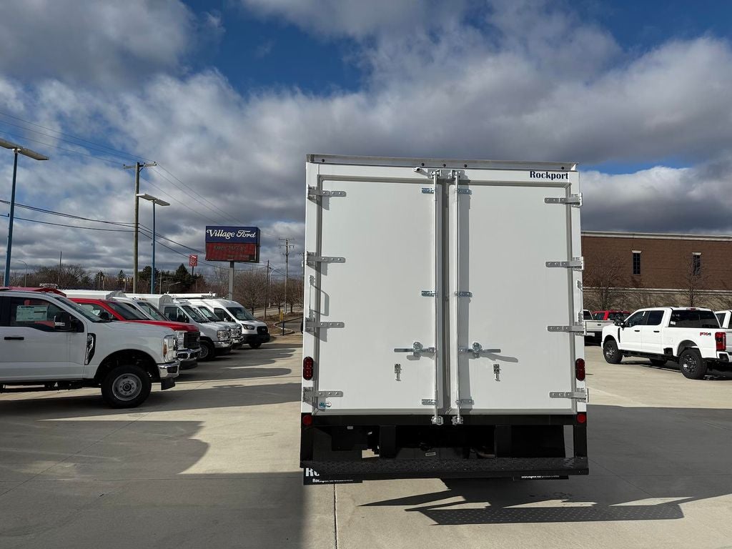 2025 Ford E-350SD Base Cutaway