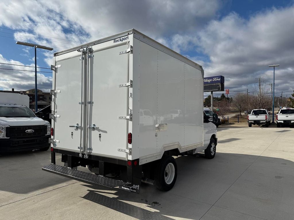 2025 Ford E-350SD Base Cutaway