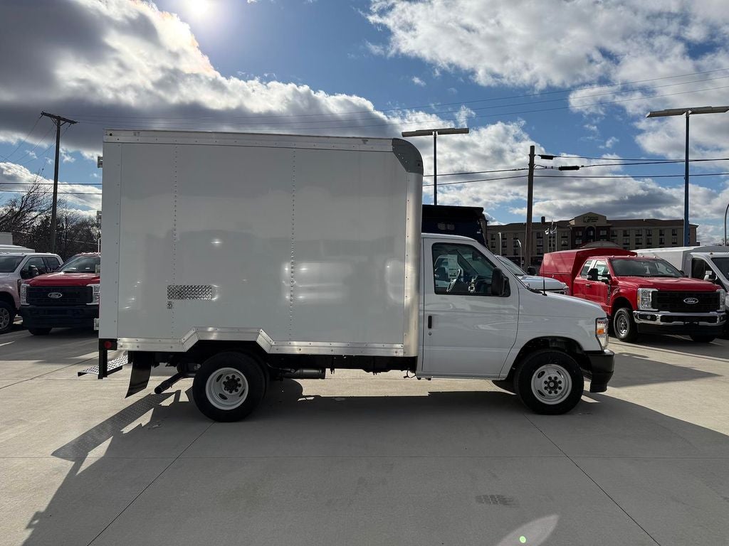 2025 Ford E-350SD Base Cutaway