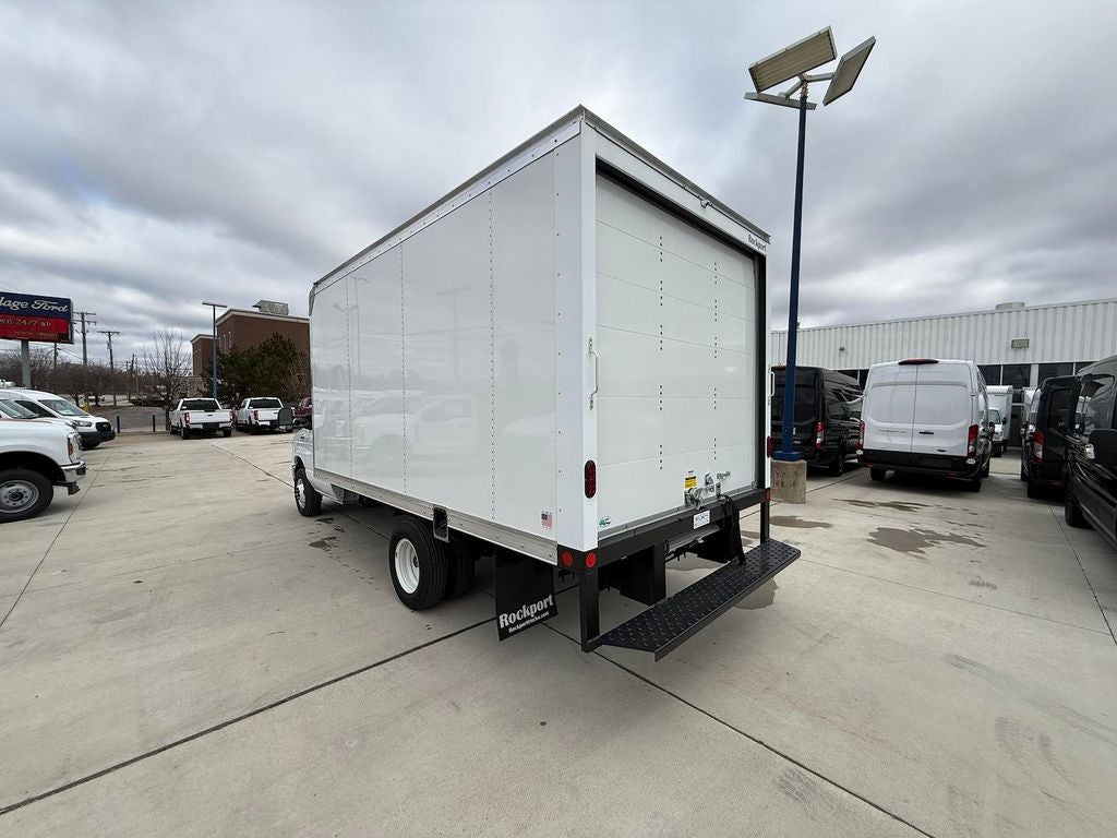 2025 Ford E-350SD Base Cutaway