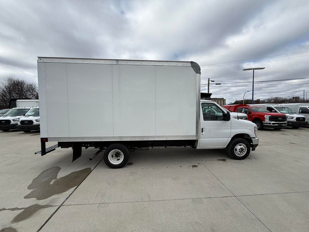 2025 Ford E-350SD Base Cutaway