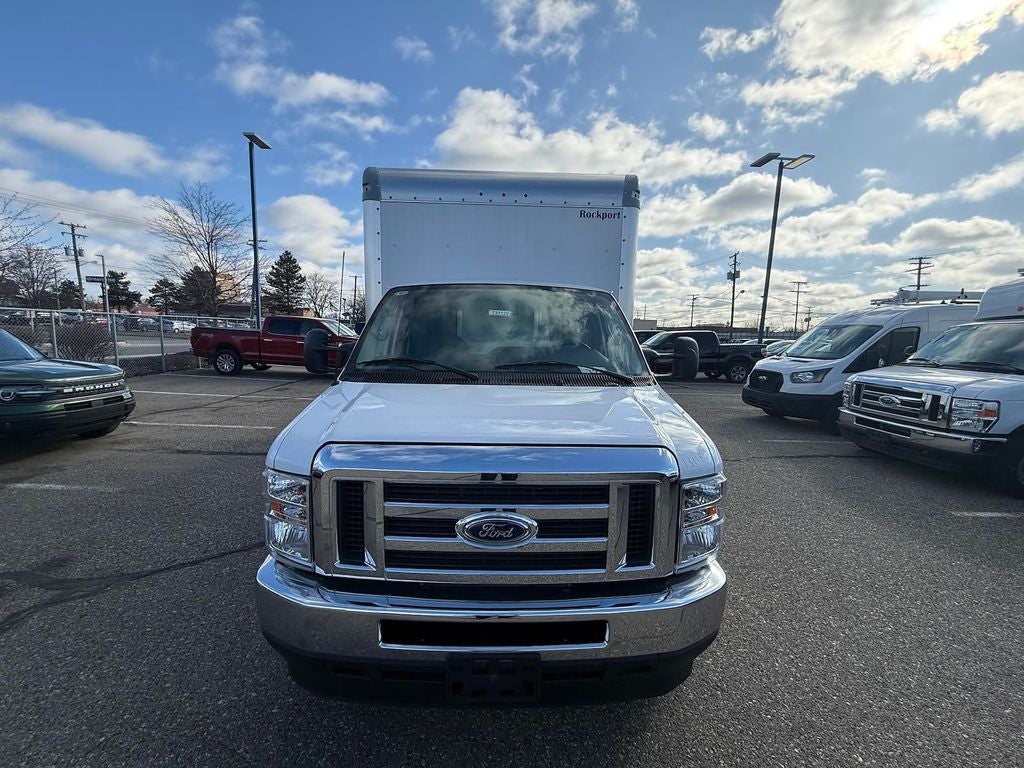 2025 Ford E-350SD Base Cutaway