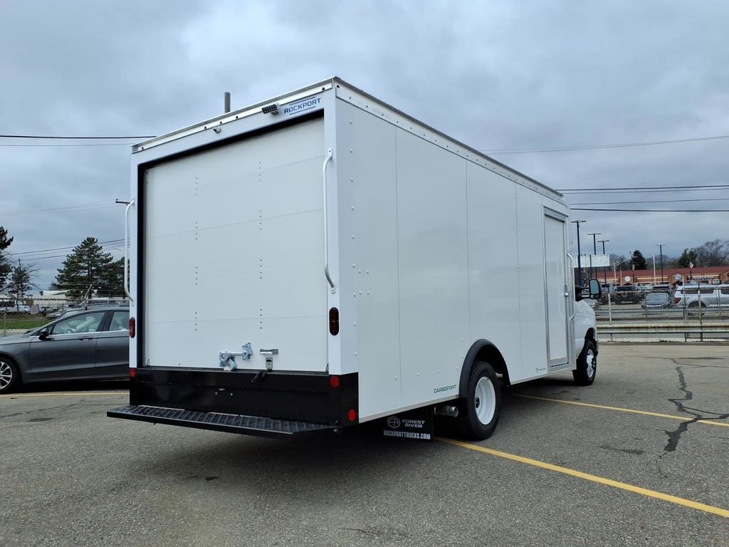 2027 Ford E-450SD Base