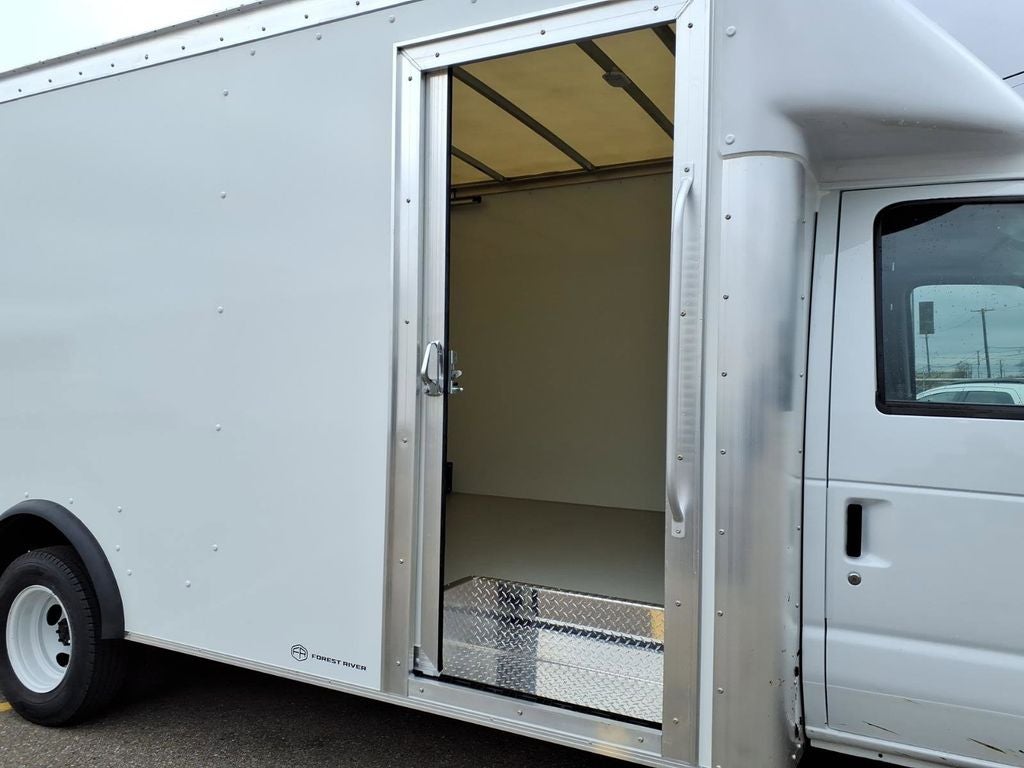 2027 Ford E-450SD Base