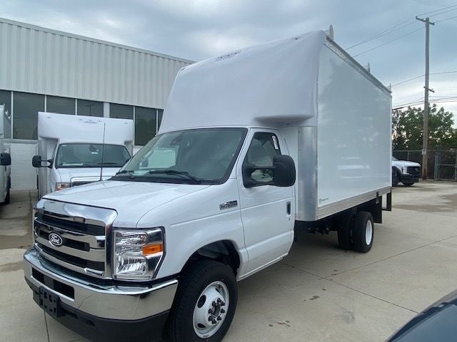 2027 Ford E-450SD Base DRW