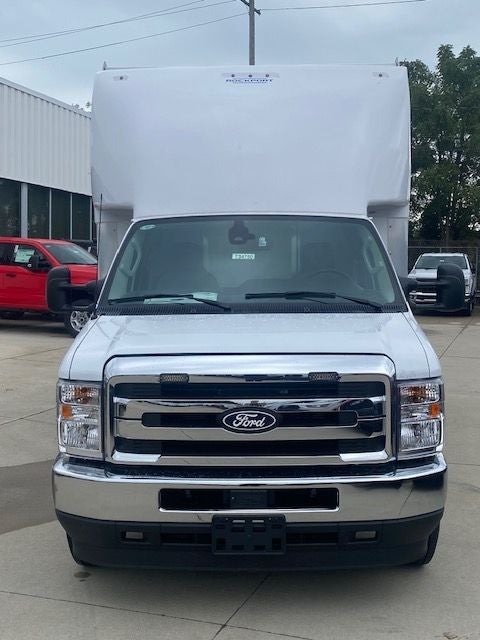 2027 Ford E-450SD Base DRW