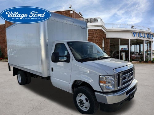 2025 Ford E-450SD Base